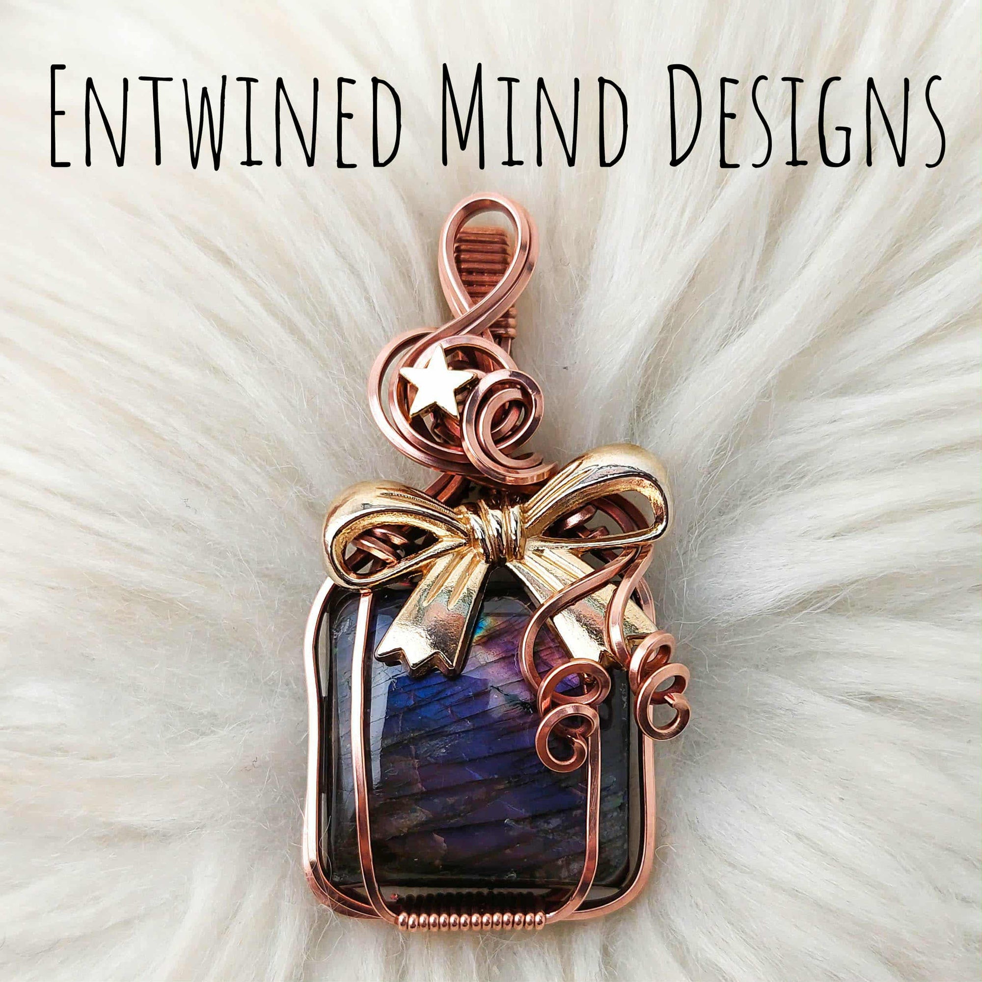 Purple Labradorite Present Pendant In Copper