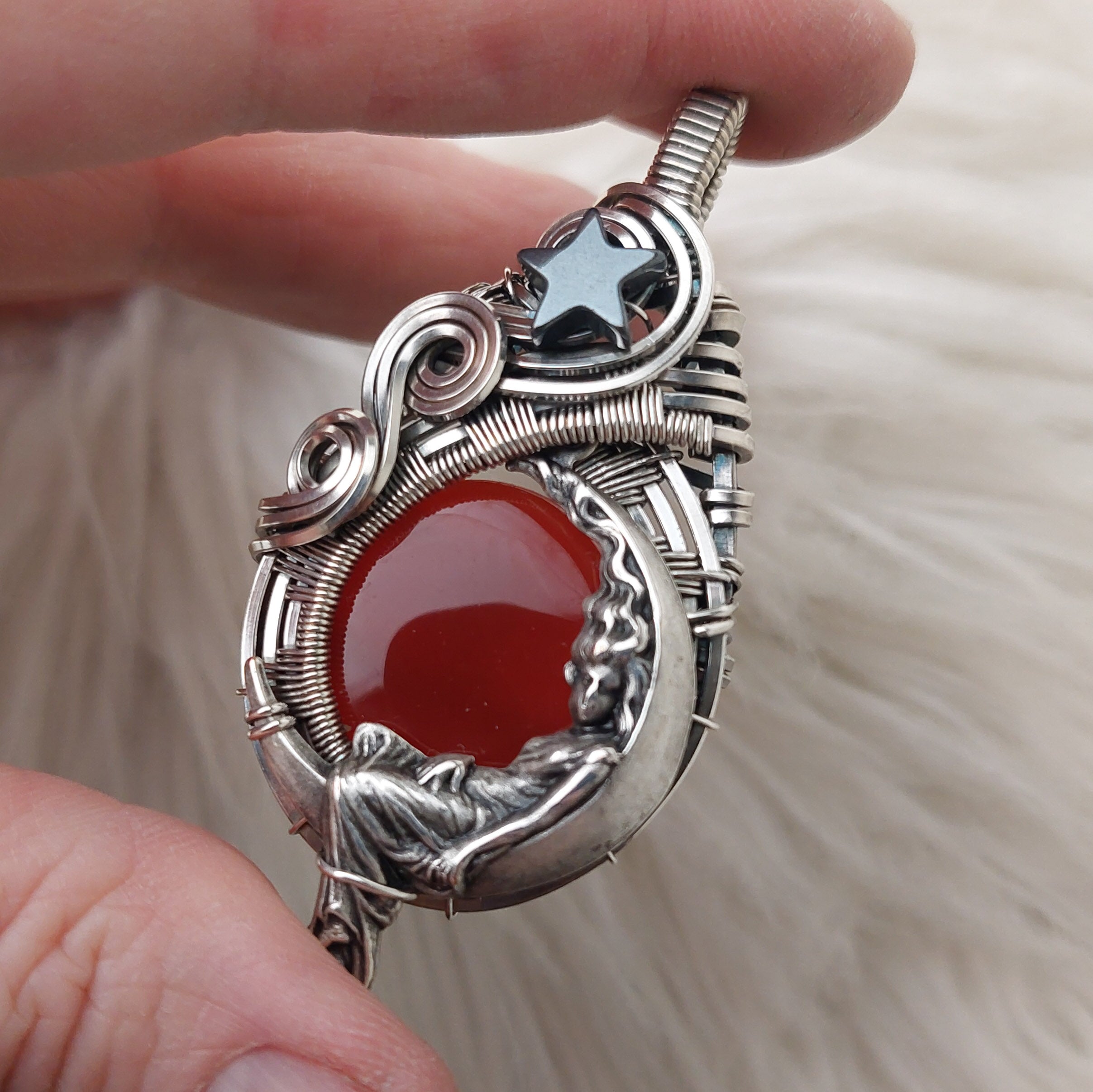 Agate Silver Wire Pendant offers Necklace