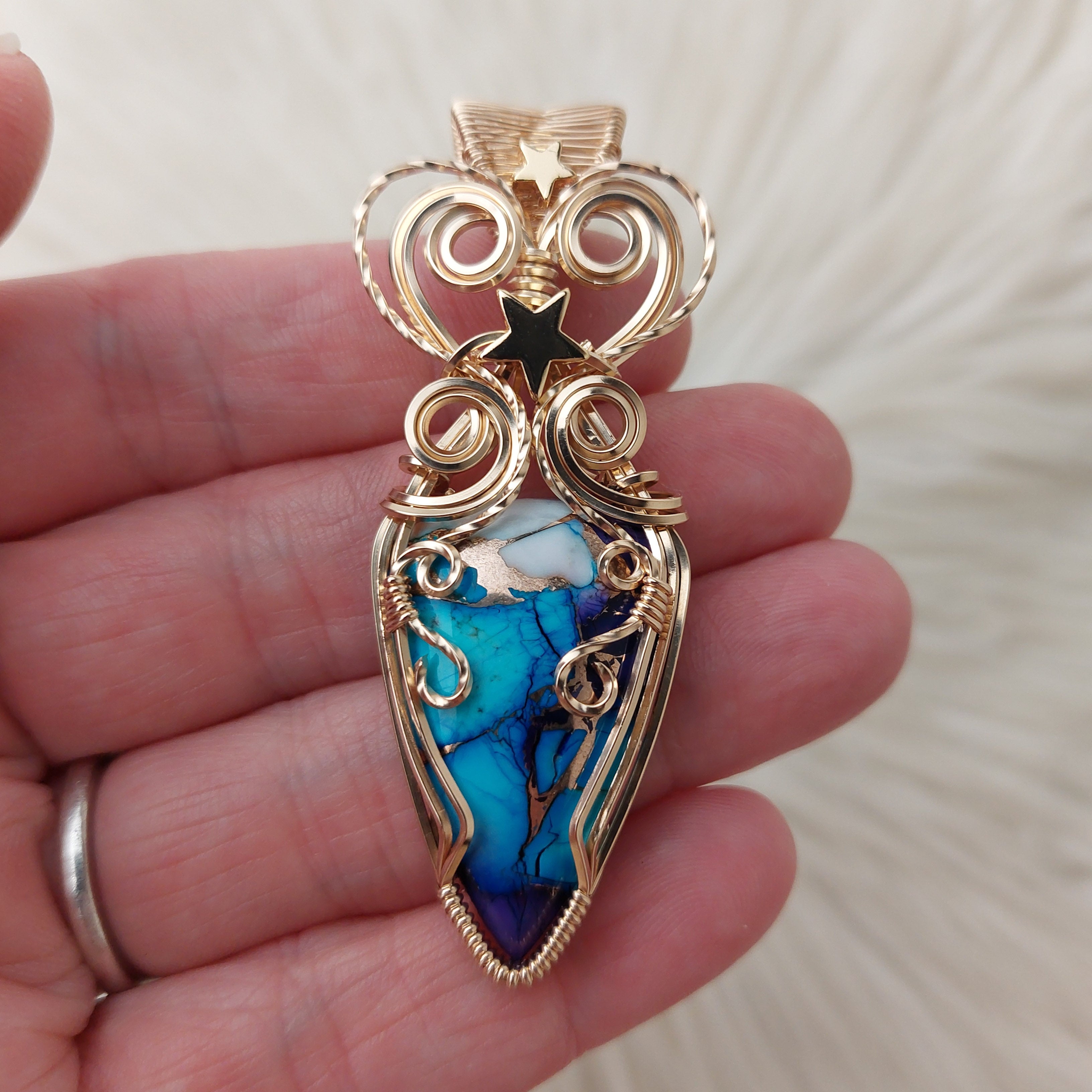 コレクション AUTHENTIC&UNIQUE JEWELRY Artisan Cut Dahlia Turquoise And 14k Goldfilled Heart Pendant