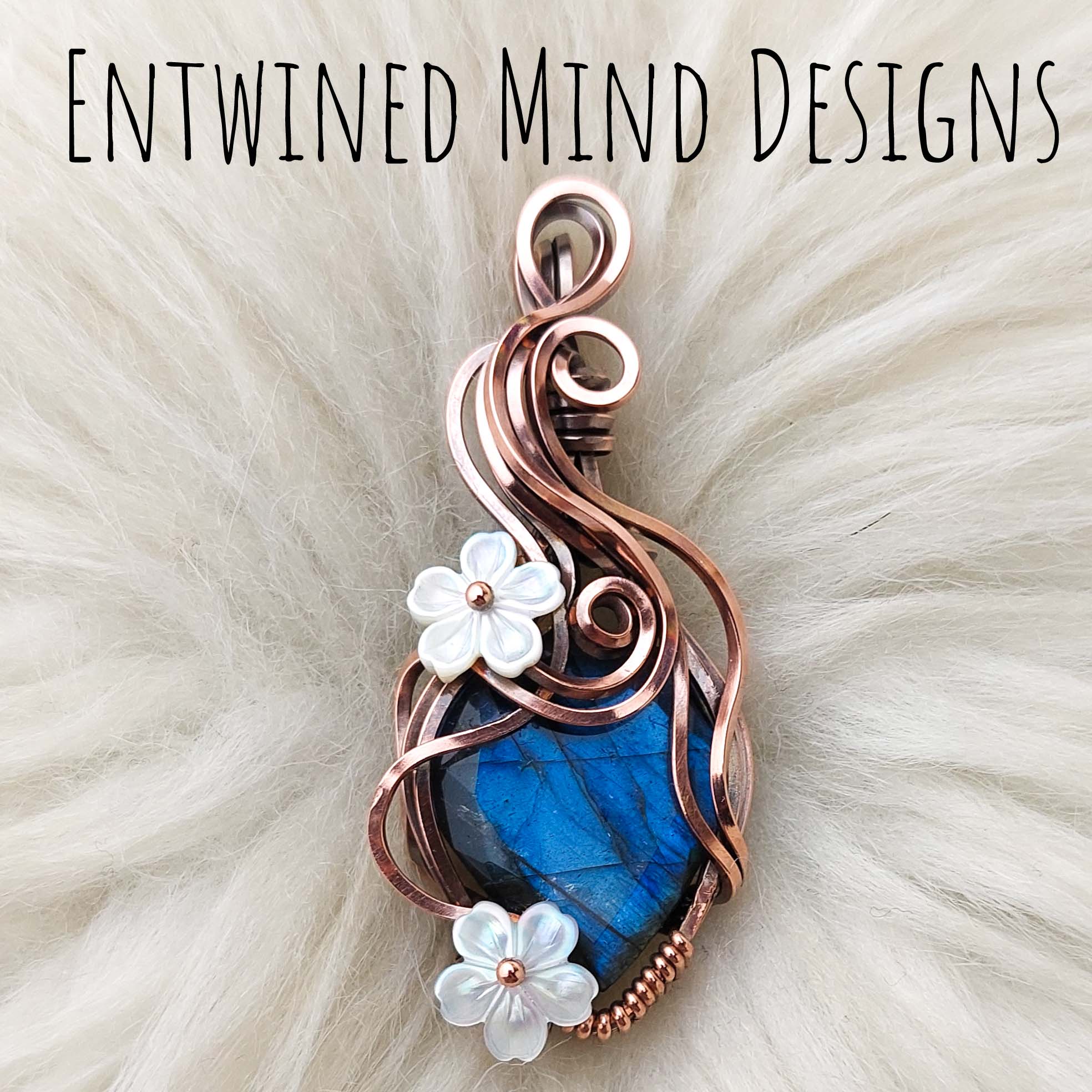 Labradorite Pendant In Copper